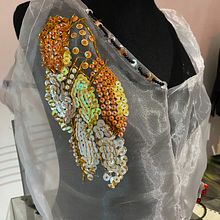 Mi proyecto del curso: Bordado de moda: embellece tu ropa con mostacillas. Fashion Design, Embroider, DIY, Upc, cling, and Textile Design project by Denise Glibota - 06.17.2024