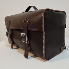 My project for course: Handmade Leather Bag Creation for Beginners. Un progetto di Design, Design di accessori, Artigianato e Cucito di R. Fernando Rodriguez Almada - 21.06.2024