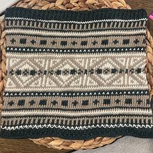 My project for course: Stranded colorwork knitting. Un progetto di Design di accessori, Fashion design, Fiber Art, DIY, Maglia e Textile Design di Emma Fergusson - 17.06.2024