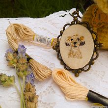 Mi proyecto del curso: Bordado en miniatura: crea joyas textiles. Jewelr, Design, Embroider, and Textile Design project by Gloria Lorena Santos Aguilera - 06.26.2024
