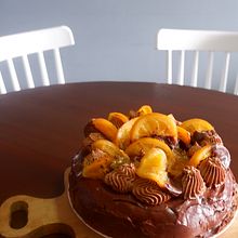 Crepe cake de chocolate y naranja. Een project van Banketbakkerij, Productfotografie y Culinaire fotografie van La Tía Mafalda - 27.06.2024