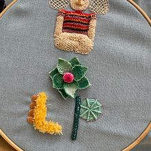 Mi proyecto del curso: Bordado en relieve con la técnica de encaje con nudos . Traditional illustration, Arts, Crafts, Embroider, Fiber Arts, and Textile Design project by carlapolo - 06.28.2024