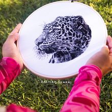 Jaguar bordado con hilo negro . Un proyecto de Ilustración tradicional, Dibujo, Bordado, Dibujo realista, Tejido y Diseño textil de Dalilah Sharai - 10.06.2024