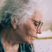 Eva - An Alzheimer Story. Photograph, Portrait Photograph, Documentar, Photograph, Lifest, and le Photograph project by Rafael Malvar Santos - 06.29.2024