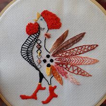 Mi proyecto del curso: Técnicas de bordado: ilustrando con hilo y aguja (gallo). Embroider, and Textile Design project by Sandra Uribe Pérez - 06.29.2024