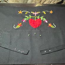Meu projeto do curso: Bordado contemporâneo com pontos tradicionais mexicanos. Een project van Craft, Borduurwerk, Textiel y Textielontwerp van Leonor Capelo - 01.07.2024