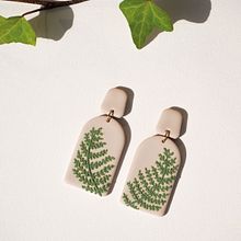 Mi proyecto del curso: Bisutería floral con arcilla polimérica para principiantes. Un proyecto de Diseño de complementos, Artesanía, Diseño de jo, as, Diseño de moda y DIY de Eva Ramon Vilà - 26.06.2024