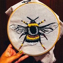 Mi proyecto del curso: Retratos bordados de mascotas: pinta con hilo . Broderie, Ilustrație naturalistă și Design textil de Karen Tobian - 03.05.2024