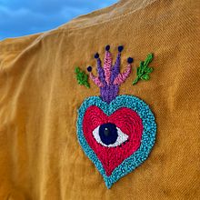 Mon projet du cours : Broderie contemporaine en points traditionnels mexicains. Arts, Crafts, Embroider, Fiber Arts, and Textile Design project by florence_lem - 07.05.2024