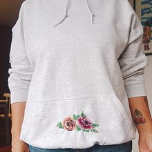 Saco bordado . Desain Aksesori, Bordir, Ilustrasi Botani, Dan Desain Tekstil proyek oleh Luisa Castro - 07.05.2024