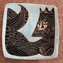 My project for course: Ceramic Illustration with Scratch Art. Un progetto di Illustrazione tradizionale, Artigianato, Belle arti, Disegno, Ceramica e Incisione di Nida Abu Rumman - 06.07.2024
