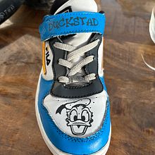 Mijn project van de cursus: Sneakers restaureren en personaliseren. Accessor, Design, Fashion Design, Acr, lic Painting, DIY, Upc, and cling project by mereltje_m - 07.06.2024