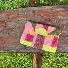 Mi proyecto del curso: Técnicas de punch needle para accesorios personalizados. Arts, Crafts, Embroider, Fiber Arts, DIY, Punch Needle, and Textile Design project by Paula Sousa - 07.08.2024