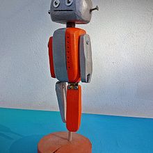 Robot - zabawka kolekcjonerska. Un progetto di Design di giocattoli, Creatività e Falegnameria  di bankier_1 - 08.07.2024