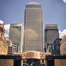 Modern Skyscrapers at Canary Wharf . Un progetto di Fotografia, Postproduzione fotografica e Ritocco fotografico di Ahmed Kamara - 11.07.2024