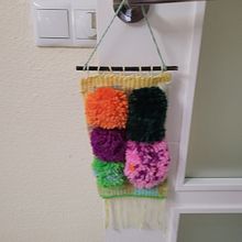 Mi proyecto del curso: Tejido de tapices de lana en relieve con flecos y texturas. Un progetto di Design di accessori, Artigianato, Interior Design, Fiber Art, Tessitura e Textile Design di Paloma Campos - 16.07.2024
