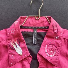 Mi proyecto del curso: Técnicas básicas de bordado: puntadas, composiciones y gamas cromáticas. Accessor, Design, Costume Design, Embroider, Color Theor, and Textile Design project by Sandra Uribe Pérez - 07.16.2024