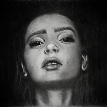 Mein Abschlussprojekt für den Kurs: Künstlerisches Porträt mit Kohlestift: die Atmosphäre. Traditional illustration, Fine Arts, Drawing, Portrait Drawing, Realistic Drawing, and Artistic Drawing project by Valeria Gomez - 07.16.2024