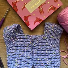 Mi proyecto del curso: Top-down: prendas a crochet de una sola pieza. Fashion Design, Fiber Arts, DIY, Crochet, and Textile Design project by paulariveraq - 07.19.2024