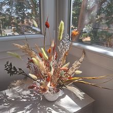 My project for course: Centerpiece Design with Dried and Preserved Flowers. Interior Design, L, scape Architecture, Decoration, DIY, Floral, and Plant Design project by elenaflorina79 - 07.19.2024