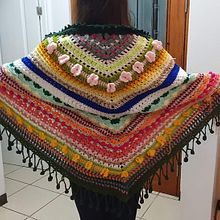 Chal Colorido Multi-Puntadas. Un proyecto de Crochet y Artesanía de Helen Salazar - 21.07.2024