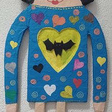  Papel machê para iniciantes: escultura de personagem colorido. Un proyecto de Ilustración tradicional, Diseño de complementos, Diseño de personajes, Artesanía y Bellas Artes de Virgínia Monteiro - 22.07.2024