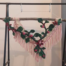 My project for course: 3D Macramé for Botanical Wall Hanging Ein Projekt aus dem Bereich H, werk, Innenarchitektur, Weben, Makramee und Textildesign von Debbie Ralph - 26.07.2024