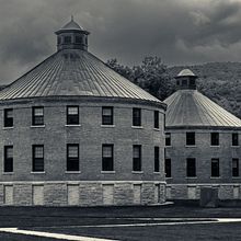 Vermont State Hospital. Een project van Retoucheren van foto's, Mobiele fotografie, Digitale fotografie, Buitenfotografie, Fotografische compositie y  Architectuurfotografie van joe_camaratta - 26.07.2024