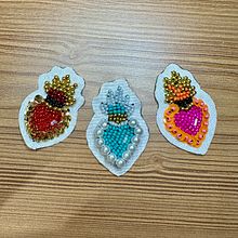 Il mio progetto del corso: Ritratti ricamati con perline. Accessor, Design, Embroider, Decoration, and Textile Design project by Giada Rafaschieri - 07.29.2024
