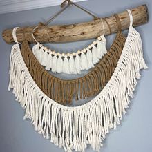 Mi proyecto del curso: Macramé: crea diseños originales con nudos sencillos. Een project van Ontwerp van accessoires,  Interieurdecoratie, Textiel y Macramé van francesca.lassnibatt - 31.07.2024