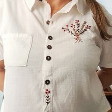 Mi proyecto del curso: Bordado de patrones botánicos para ropa. Arts, Crafts, Pattern Design, Embroider, Fiber Arts, Botanical Illustration, Upc, cling, and Textile Design project by Merlin Villegas - 07.31.2024