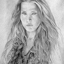 Retrato realista con lápiz de grafito. Traditional illustration, Fine Arts, Sketching, Pencil Drawing, Drawing, Portrait Drawing, Realistic Drawing, Artistic Drawing, and Figure Drawing project by Eduardo Batista - 08.04.2024