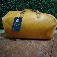 Mi proyecto del curso: Creación de bolsos de cuero artesanales para principiantes. Design, Accessor, Design, Arts, Crafts, and Sewing project by Angel Trujillo - 09.19.2024