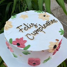 Mi proyecto del curso:  Cake design: flores de crema de mantequilla con espátula. Un progetto di DIY e Design floreale e vegetale di DIANA PATRICIA SOSA HERNANDEZ - 12.08.2024