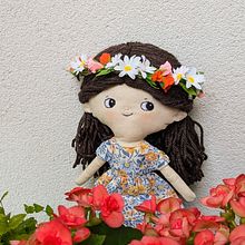My project for course: Fabric Dolls: Design and Content Creation. Un progetto di Artigianato, Design di giocattoli, Social media, Fotografia con smartphone, Fotografia di prodotti, Cucito, Fotografia per Instagram, Modellistica e confezione sartoriale di Van Thi Diep - 13.08.2024