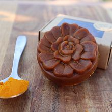Jabon de Curcuma natural artesanal. Un progetto di Artigianato e Product design di Julieth Mayorga - 16.08.2024