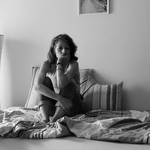 Introduction to Digital Self-Portrait Photography: sauntering around thoughts. Photograph, Photograph, Post-production, Photo Retouching, Portrait Photograph, Self-Portrait Photograph, Lifest, le Photograph & Interior Photograph project by Erika Egri - 08.16.2024