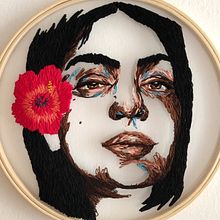 Portrait with Ibiscus, Embroidery on Tulle. Un progetto di Ricamo, Artigianato, Belle arti e Fiber Art di chiara_gasparetto - 18.08.2024