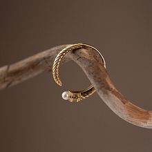 My project for course: Product Photography for Jewelry & Small Objects. Photograph, Product Photograph, Digital Photograph, E-commerce, and Commercial Photograph project by bahadır cagatay dag - 07.08.2024