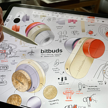 In-ear headphone sketching. Un progetto di Design, Bozzetti e Sketchbook di Adam Miklosi - 22.08.2024