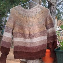 Mi proyecto del curso: Diseño y tejido de punto con mostacillas de colores. Accessor, Design, Fiber Arts, Knitting, Textile Design, and Costume Design project by Elsa Retamal Pino - 08.22.2024