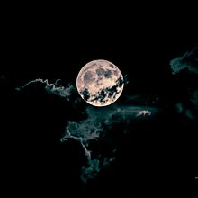Dawn of the Super Moon. Un progetto di Fotografia di thomasbrazzle - 22.08.2024