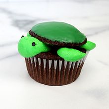 Turtle Cupcake. Een project van Banketbakkerij,  Ontwerp y  Video van Lindsey Katon - 23.08.2024