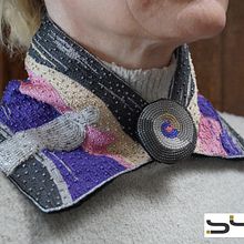 Dream Sliver & Dream Button. Collar Scarf with Brooch. . Een project van Borduurwerk y Craft van Els Hanappe - 25.08.2024