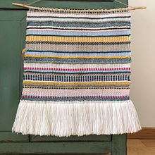 Meu projeto do curso: Introdução à tapeçaria em tear manual . % Catarina Cerol tarafından hazırlanan Aksesuar Tasarımı, Dekoras, on, El, af Sanatları, Dokuma, Ve Tekstil Tasarımı projesi - 08.26.2024