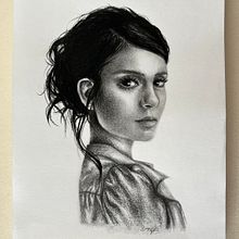 My project for course: Realistic Portrait with Graphite Pencil. Traditional illustration, Fine Arts, Sketching, Pencil Drawing, Drawing, Portrait Drawing, Realistic Drawing, Artistic Drawing, and Figure Drawing project by Begoña Medina - 08.28.2024