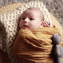 Mon projet du cours : Photographie de naissance : les premiers instants de la vie. Portrait Photograph, Digital Photograph, and Fine-Art Photograph project by poirier_nancy - 08.30.2024