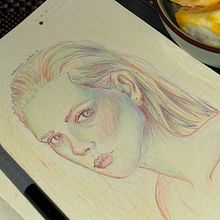 Mi proyecto del curso: Dibujo de retratos llamativos con lápices de colores . Desen, Desen de portret, Caiet de schițe și Desen în creion colorat de Gabriela Silva - 09.01.2024