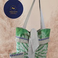 Mi proyecto del curso: Introducción al teñido shibori. Un progetto di Textile Design, Fashion design, Artigianato, DIY e Tintura tessile di quirosrm2018 - 05.09.2024