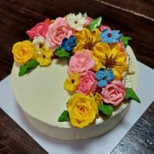 My project for course: Decorative Buttercream Flowers for Cake Design. Un progetto di Design e DIY di vbarbolado - 04.09.2024